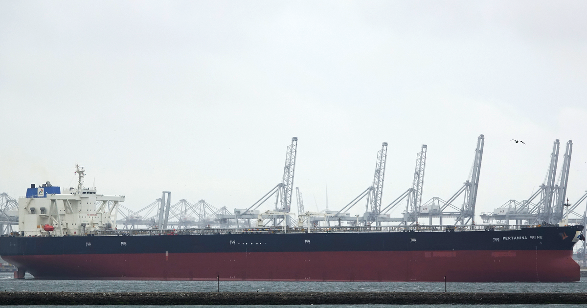 VLCC Pertamina Prime. Photograph by kees torn, CC BY-SA 2.0.