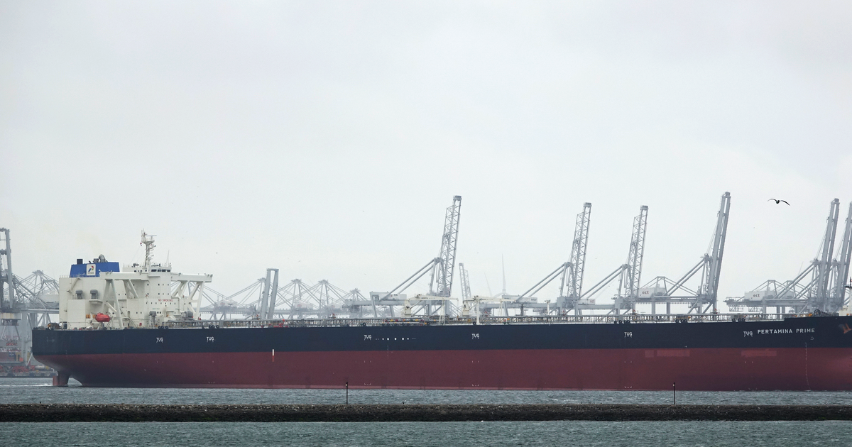 VLCC Pertamina Prime. Photograph by kees torn, CC BY-SA 2.0.
