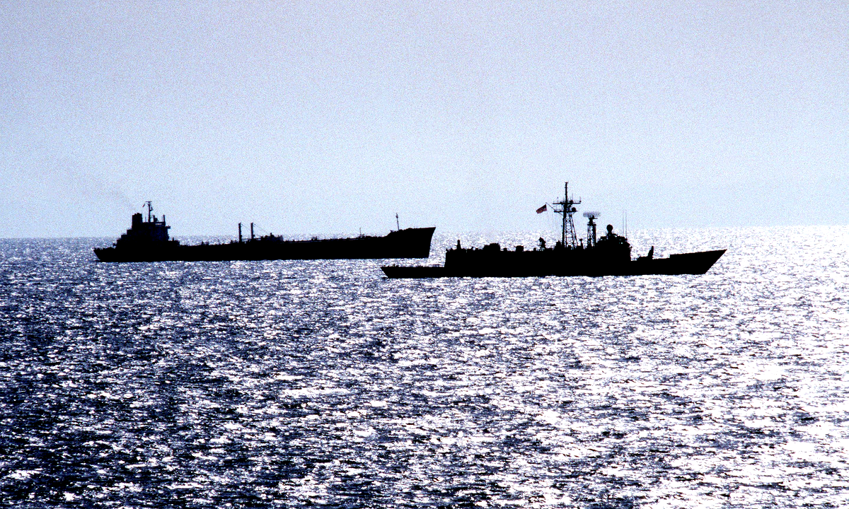 The frigate USS Rentz escorts the transport oiler USS Sealift China Sea in the Strait of Hormuz, 1 October 1987. Photograph by PH1 Terry Cosgrove, U.S. Navy. Public domain.