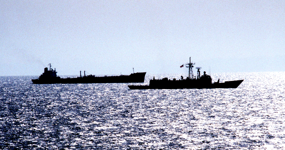 The frigate USS Rentz escorts the transport oiler USS Sealift China Sea in the Strait of Hormuz, 1 October 1987. Photograph by PH1 Terry Cosgrove, U.S. Navy. Public domain.
