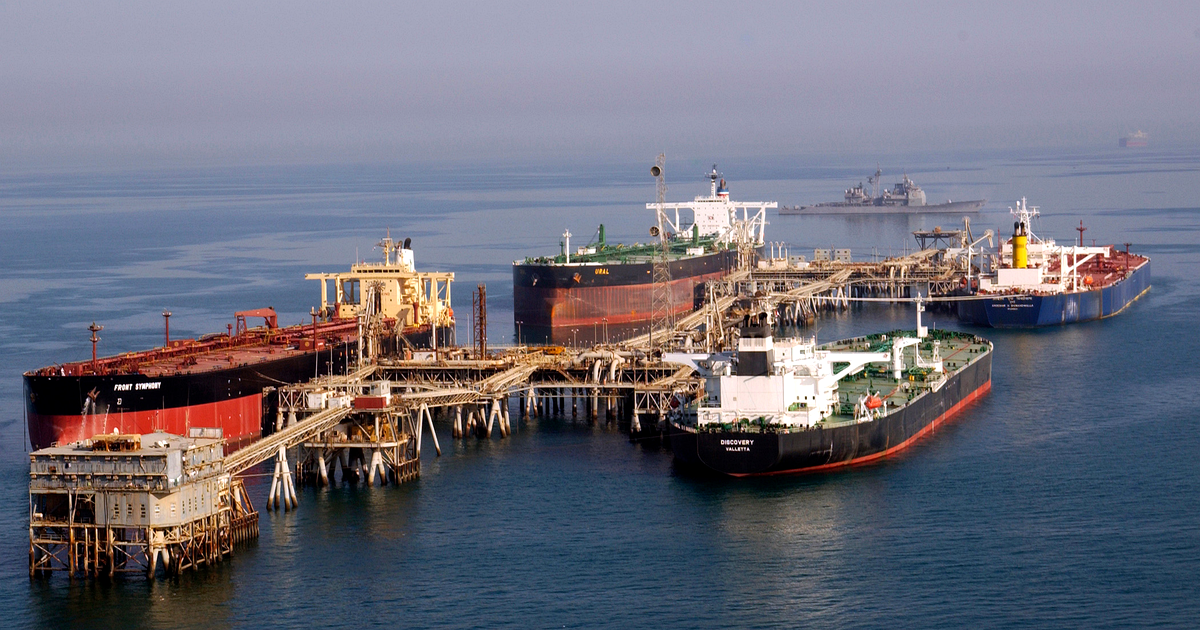 Crude oil tankers moored along the jetties of Iraq's Al Basrah Oil Terminal in the northern Gulf, with a U.S. Navy cruiser on patrol in the background. Photograph: U.S. Navy / Samuel W. Shavers, via Wikimedia Commons, public domain.