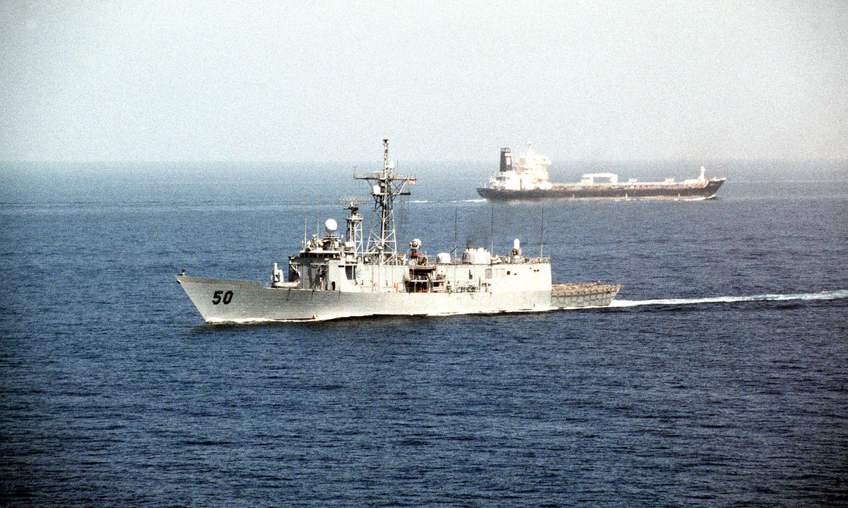 USS Taylor (FFG-50) and oil tanker, Strait of Hormuz, Operation Desert Shield. U.S. Department of Defense / Defense Visual Information Center. Public domain.